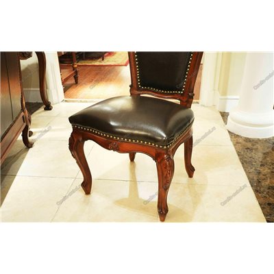 Стул классический в коже
