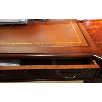 Письменный стол для кабинета