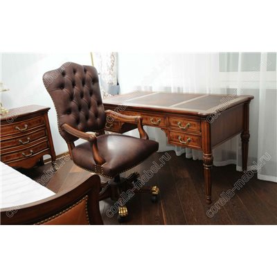 Письменный стол для кабинета