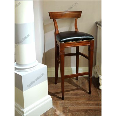 Барный стул деревянный в коже