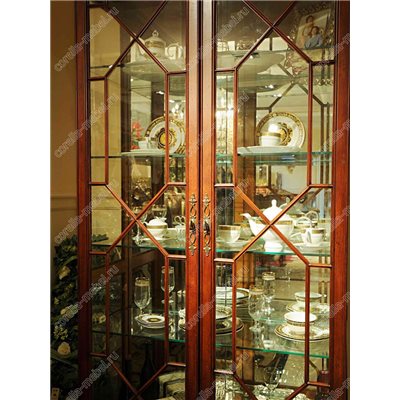 Шкаф витрина для посуды 2-х дв.