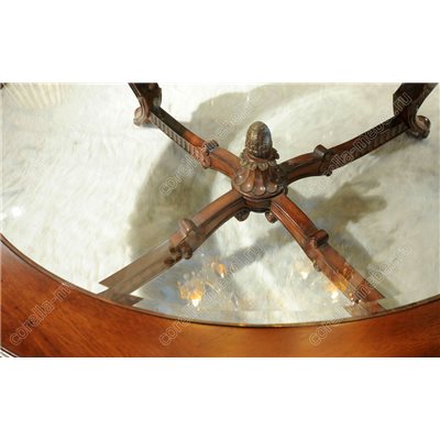 Классический журнальный стол