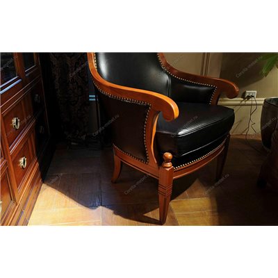 Кресло для кабинета в коже