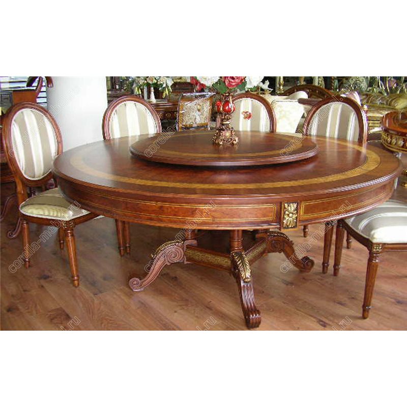Приставной столик в классическом стиле